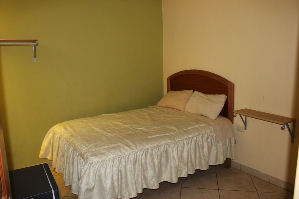פונו Posada De Percybal Lago Inn מראה חיצוני תמונה