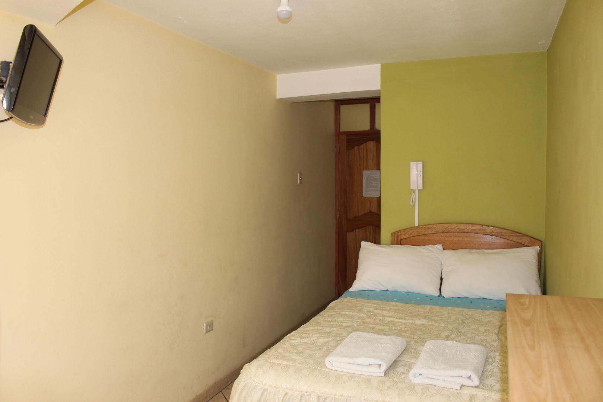 פונו Posada De Percybal Lago Inn מראה חיצוני תמונה